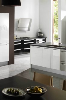La división del espacio en la cocina-comedor al estilo del constructivismo.
