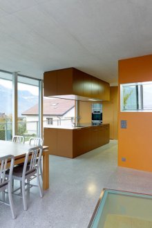Cocina de estilo constructivismo marrón-naranja