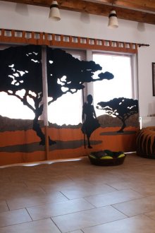 Minimalist ve Afrika tarzlarının kombinasyonu