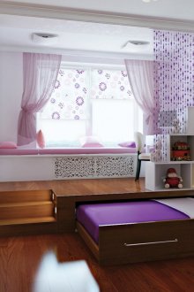 Bir podyum ile genç odası.