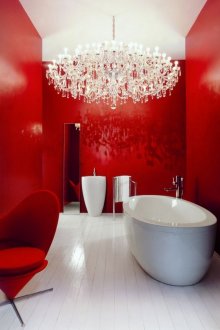 Kırmızı ve beyaz banyo