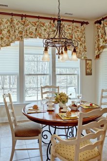 Country style dining room decor
