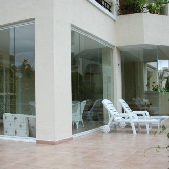 Kaca panorama di rumah
