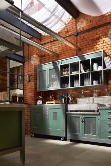 Gri-yeşil loft tarzı mutfak