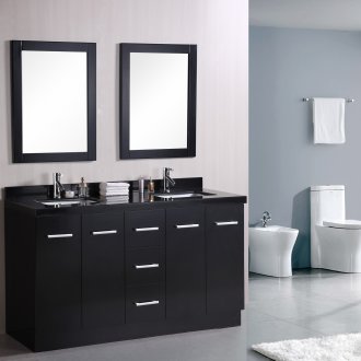 Piano di lavoro nero con ripiani in bagno