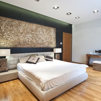 Hermoso mural sobre la cama
