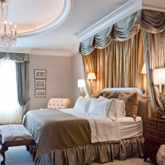 Dosel decorativo sobre la cama