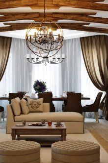Rahat kırsal tarzı yemek odası
