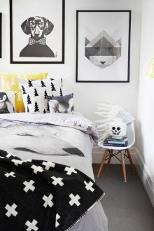 Fashionable black and white bedroom
