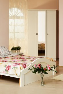Krem Provence tarzı yatak odası mobilyaları