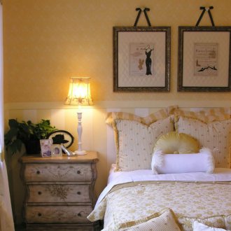 Beyaz ve Sarı Shabby Chic Yatak Odası