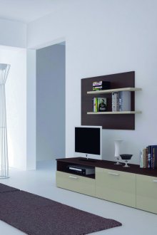 Beige dan perabot minimalis coklat.