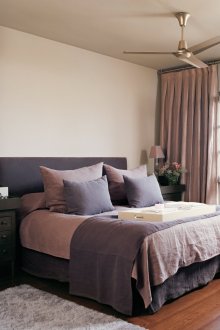 Beige walls and ceiling in the bedroom