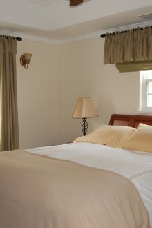 Beige walls and textiles in the bedroom
