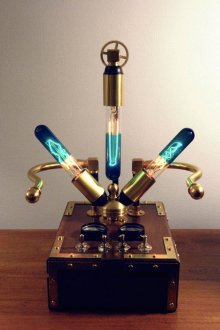 Olağandışı steampunk masa lambası
