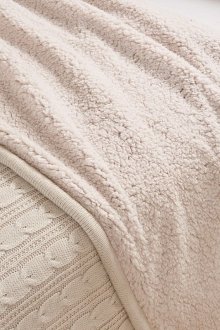 Double-sided bedspread in the bedroom