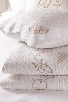 White-gold bedspread in the bedroom
