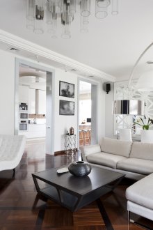 Beyaz ve siyah art deco mobilya