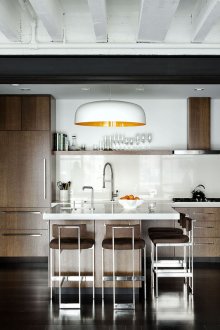 Beyaz ve kahverengi loft tarzı mutfak mobilya