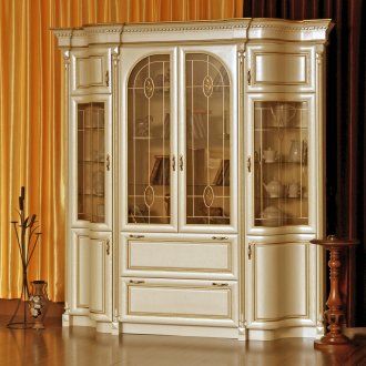 Klassische Garderobe im Erlenwohnzimmer