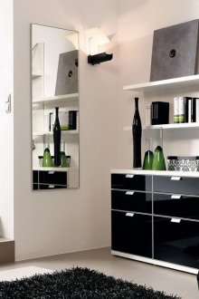 Minimalist siyah beyaz koridor