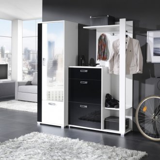 Siyah ve beyaz modern koridor