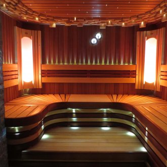 Bel éclairage dans le sauna à domicile