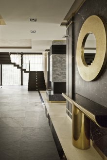 Siyah ve altın art deco koridor mobilya