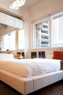Mirror and white facade of a sliding wardrobe