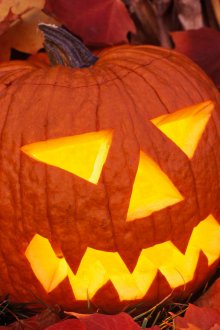 Un exemple de la façon de couper une citrouille pour Halloween
