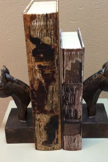 Pferdefiguren als Buchuntersetzer