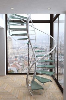 Glaswendeltreppe im Innenraum