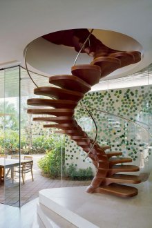 Original Holzwendeltreppe