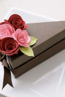 Kek için karton hediye paketleri