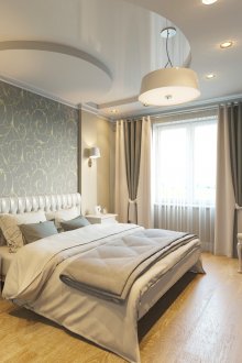 Chambre classique grise et blanche