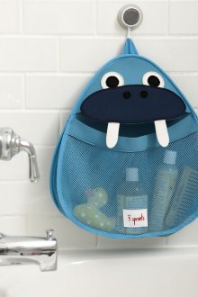 Panier de rangement en tissu dans la salle de bain