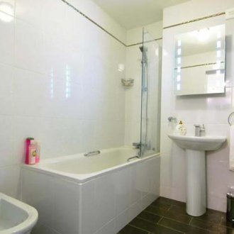 Kaplamalı banyo kapısı
