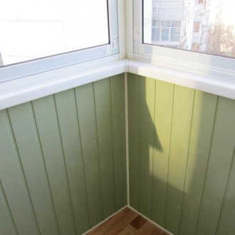 Balkon dekorasyonunda yeşil dikiş astarı