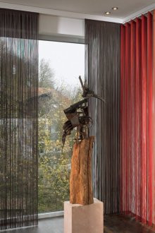 Insoliti tende verticali multicolori all'interno