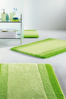 Tappeto verde in bagno