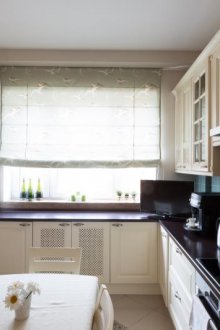 Dapur penjuru dengan sofa