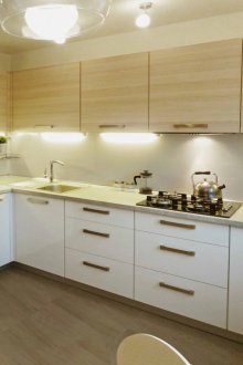 Dapur Corner Putih dan Putih