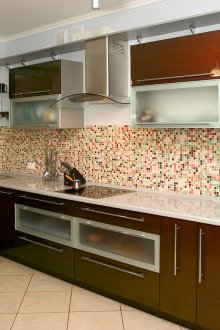 Dapur dengan fasad coklat