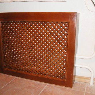 Pantalla de madera resistente en la batería.