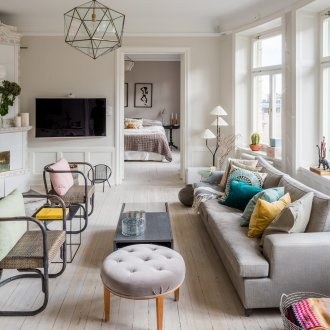 Intérieur de l'appartement gris éclectique