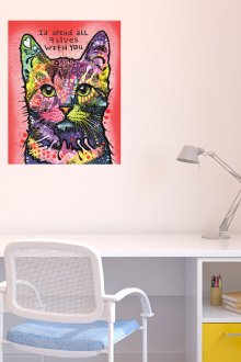 Çocuk odasında bir kedi ile boyama