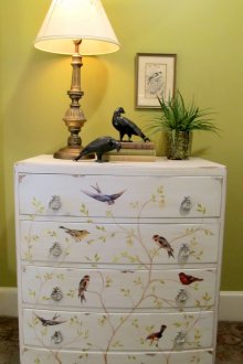 Découpage et coffre peint