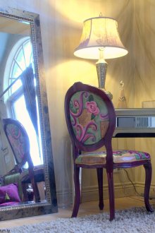 Chaise de découpage dans le salon