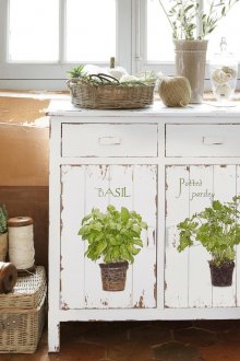 Découpage commode blanche style provençal