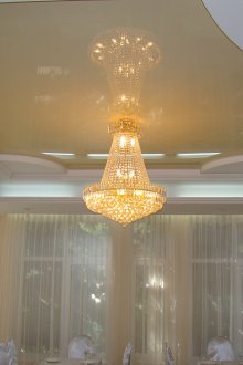 Lustre de luxo com teto falso